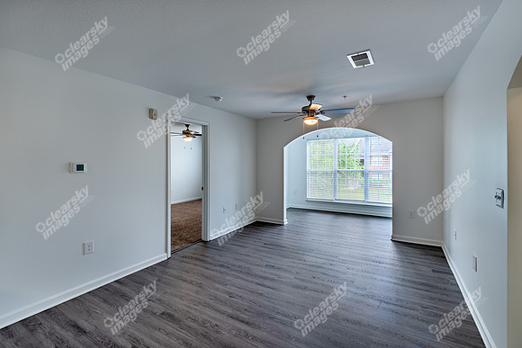 812-crescent-int5843