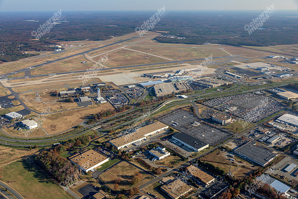 airport-center-112114-2838