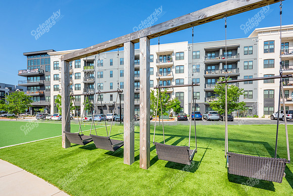 536-w-tremont-ext2948