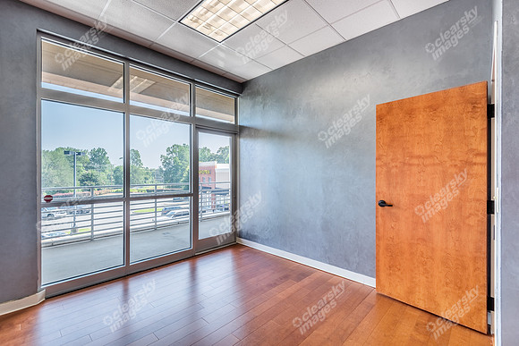 2908-oak-lake-int8189