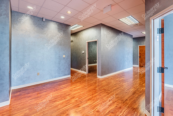 2908-oak-lake-int8244