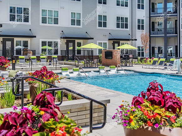 525-e-21st-ext02288