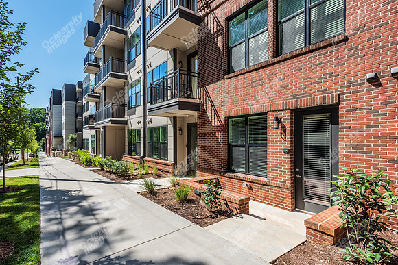 525-e-21st-ext8173