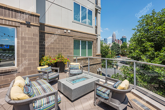 900-e-brooklyn-ext8387