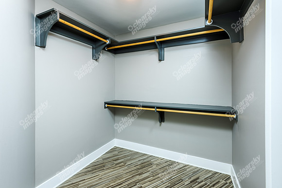 225-s-poplar-int-1580