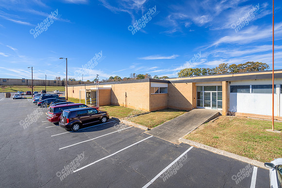 1335-isley-ext2836