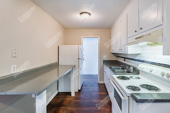 1808-chapel-hill-int7843
