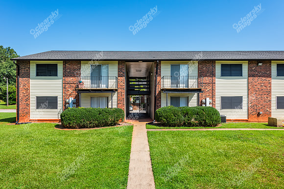 350-bryant-ext1554
