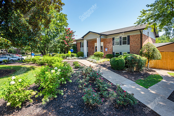 350-bryant-ext1602