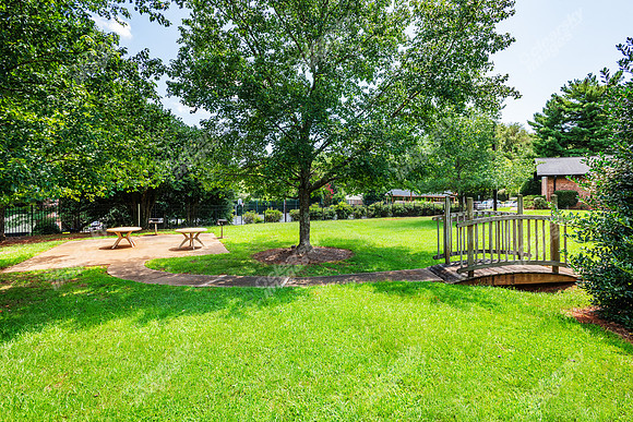 350-bryant-ext1842
