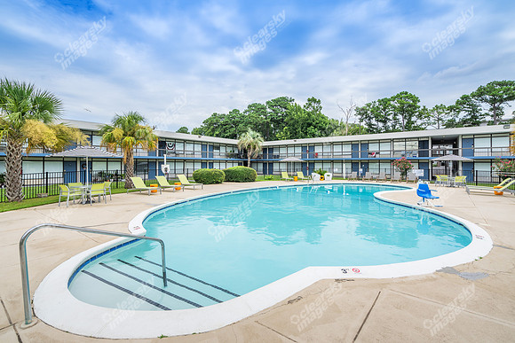 4903-market-ext23139