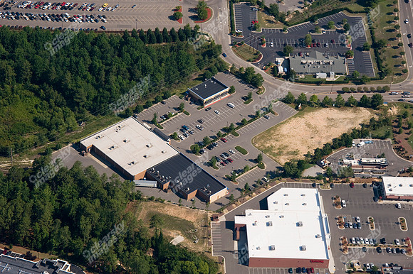 southern-pines-shopping-air-0711-776