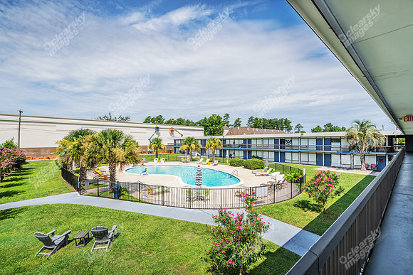 4903-market-ext22911