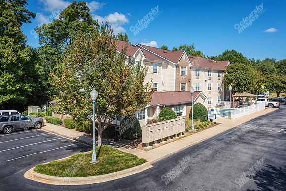 75-mall-ext8779