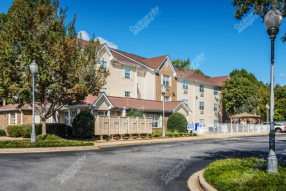 75-mall-ext8863