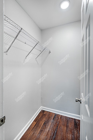 5616-farm-pond-int6987