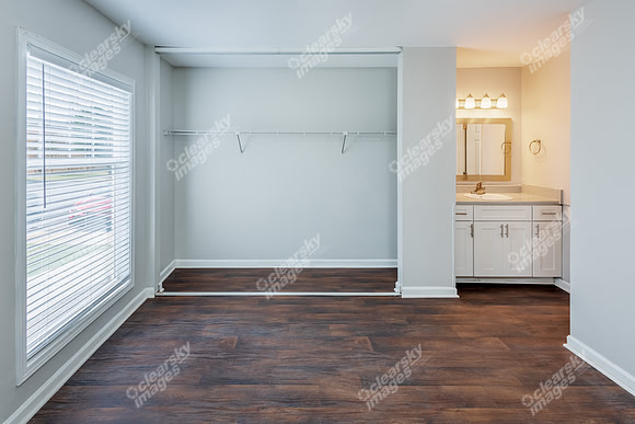 5616-farm-pond-int7066