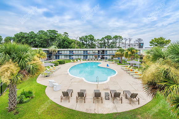 4903-market-ext23196