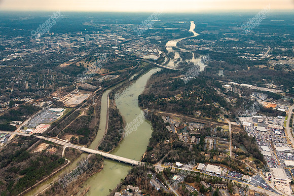 551-riverhill-air-1570