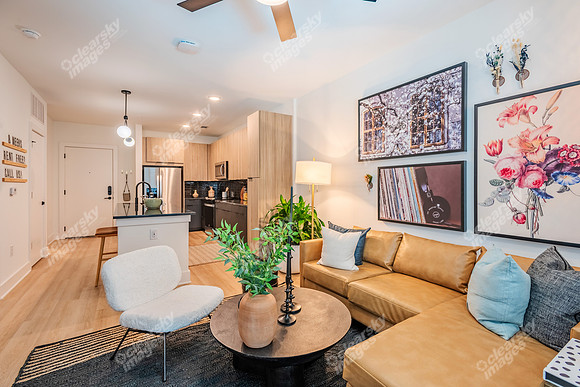 536-w-tremont-int3743