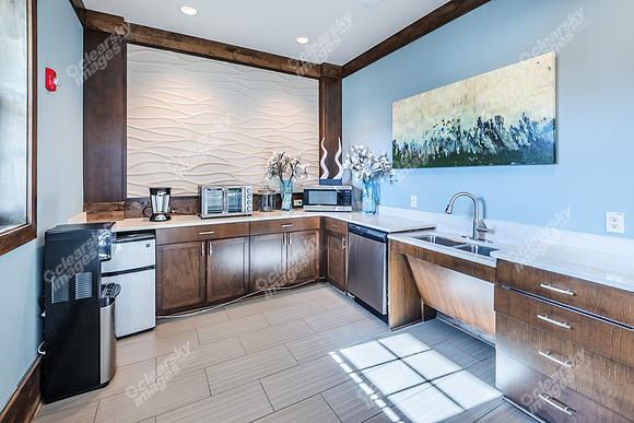 1000-broadstone-int8271