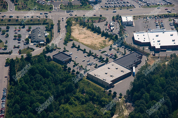 southern-pines-shopping-air-0711-809
