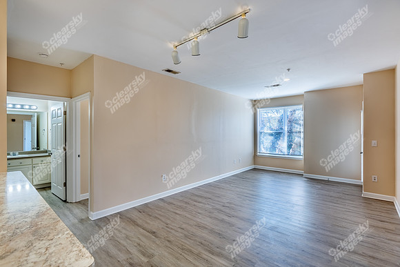 1005-w-trade-int4983