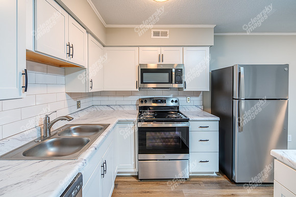380-9th-ave-int01404