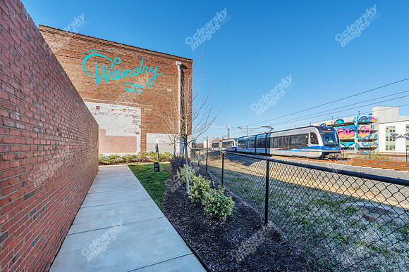 423-e-36th-ext02194