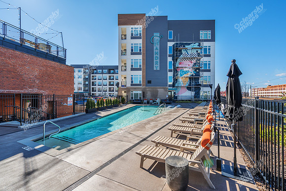 423-e-36th-ext02899