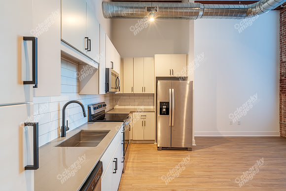 423-e-36th-int02755