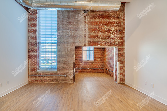423-e-36th-int02765