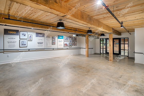 423-e-36th-int03275