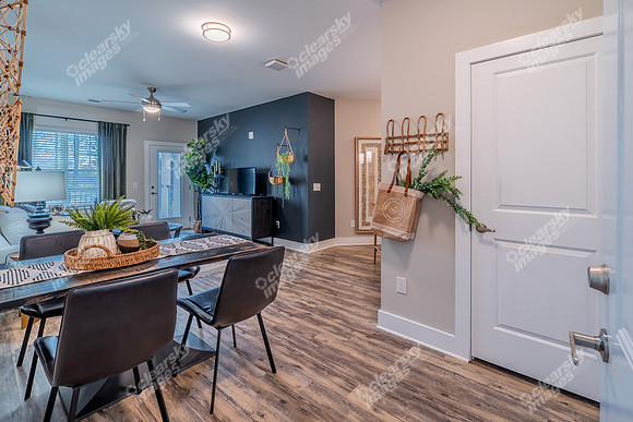 1002-s-pointe-int5056