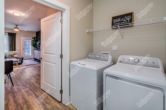 1002-s-pointe-int5081