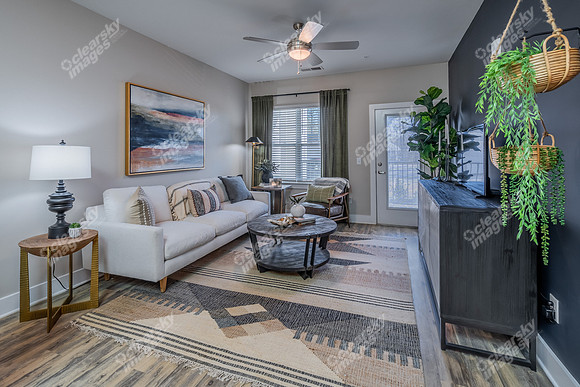 1002-s-pointe-int5091
