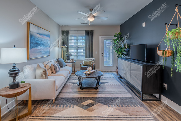 1002-s-pointe-int5101