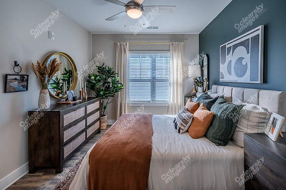 1002-s-pointe-int5196
