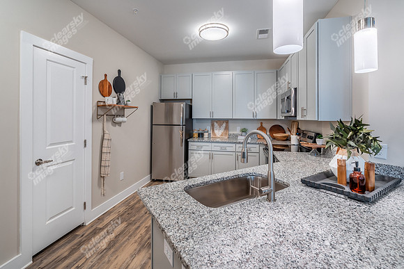 1002-s-pointe-int5724