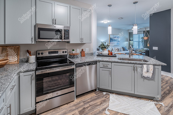 1002-s-pointe-int5744