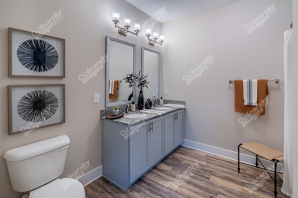 1002-s-pointe-int5852