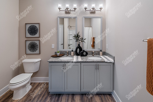 1002-s-pointe-int5867