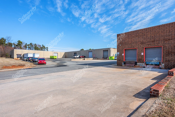 8665-w-market-ext6333