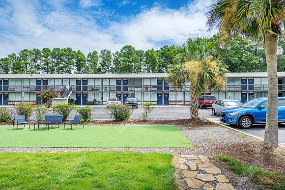 4903-market-ext23058
