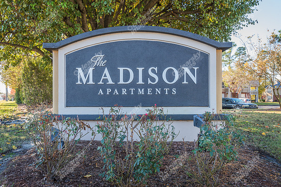 2221-hyde-ext-2509