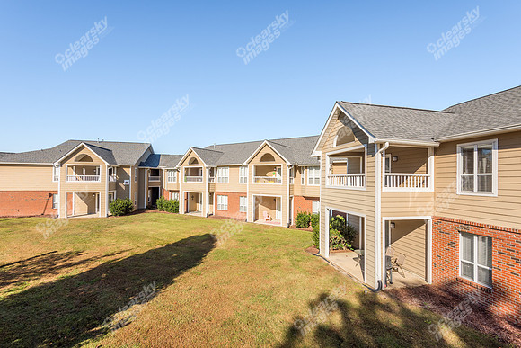 2221-hyde-ext-2494