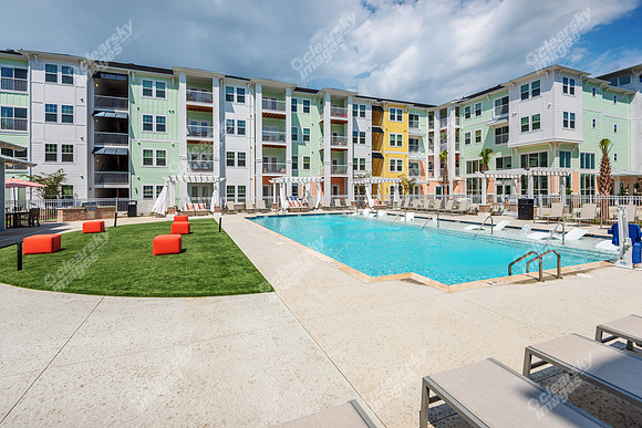 1231-hadley-ext-7181
