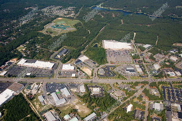 southern-pines-shopping-air-0711-788
