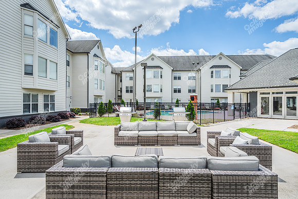 8340-n-tryon-ext24132