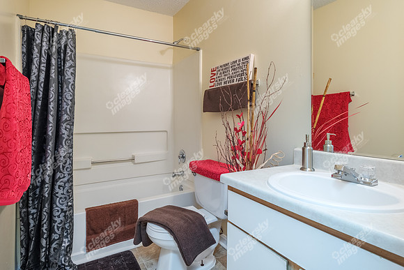 cypress-run-columbia-apts-int-6087